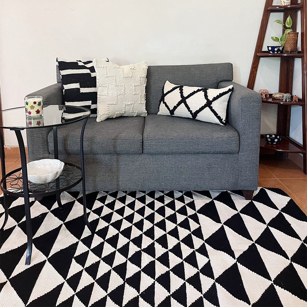 Trikona Black & White